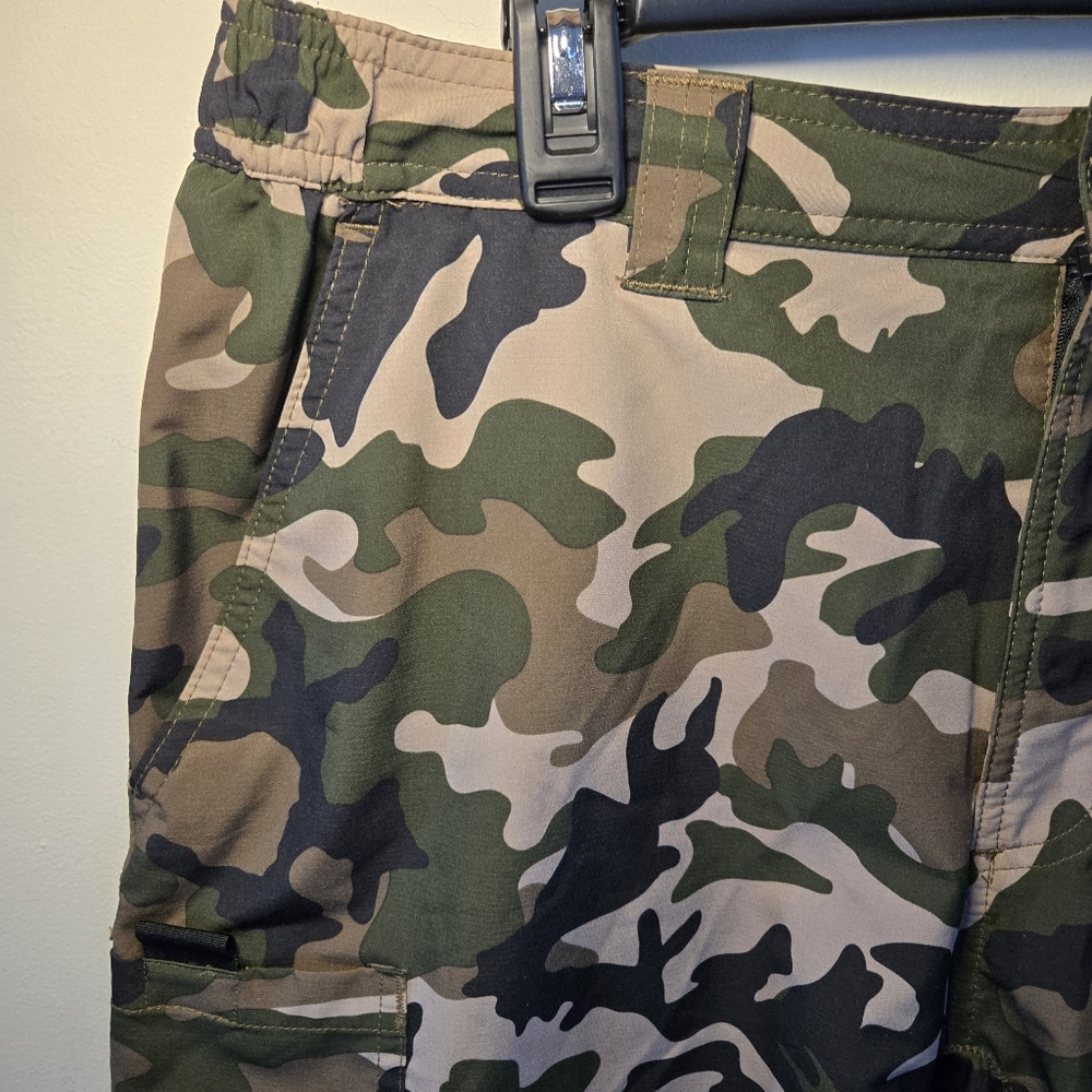 Fintech Camo Shorts Mens Large 36 Elastic Side Waist 9-inch Inseam - Picture 5 of 8